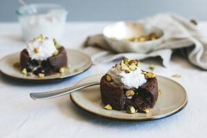 Molten Chocolate Cake (gluten-free, grain-free and dairy-free). www.alhod.com