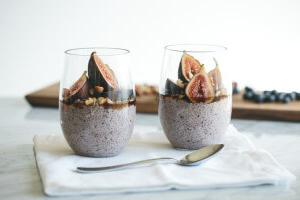 blueberry chia pudding with figs, hazlenuts and maple syrup