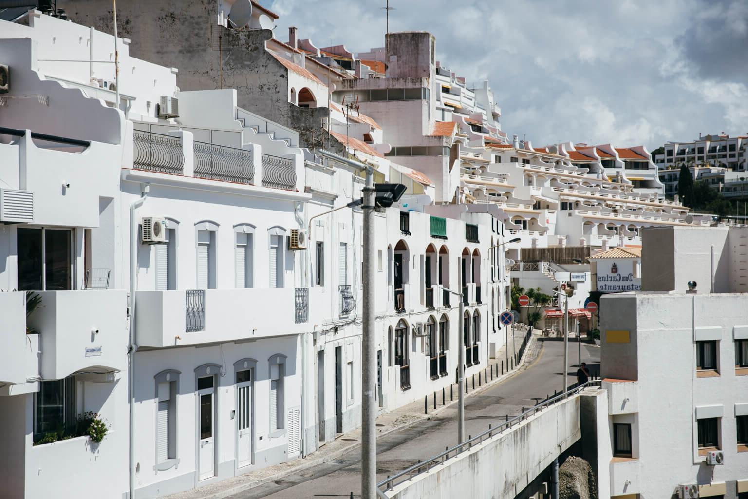 Traditionelles portugiesisches Dorf in der Algarve