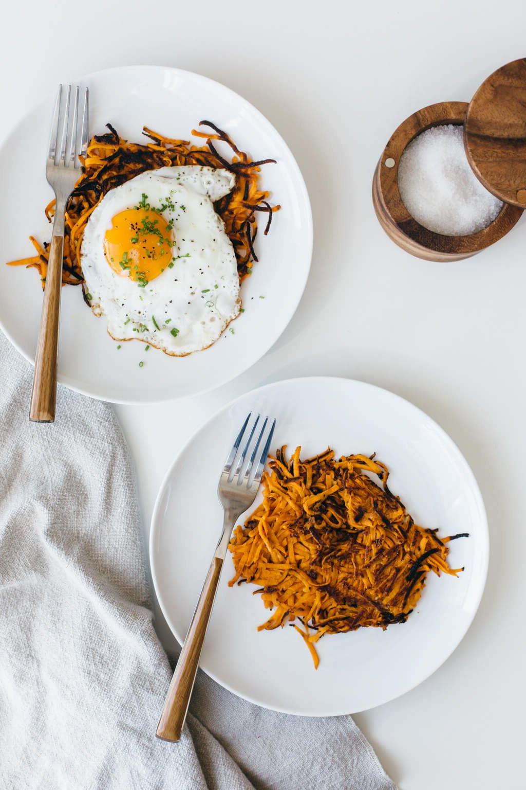 Über 15 Süßkartoffel-Rezepte zum Verlieben 15 (glutenfrei, vegan, Paleo) Diese Süßkartoffel-Hash Browns sind das köstlichste und gesündeste Frühstück!