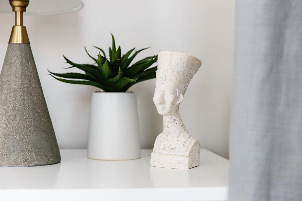 Mein modernes und minimalistisches Schlafzimmerdesign und -dekor. Mein Einrichtungsstil ist eine Mischung aus Minimalismus, Mid-Century Modern, Skandinavien und SoCal-Flair.