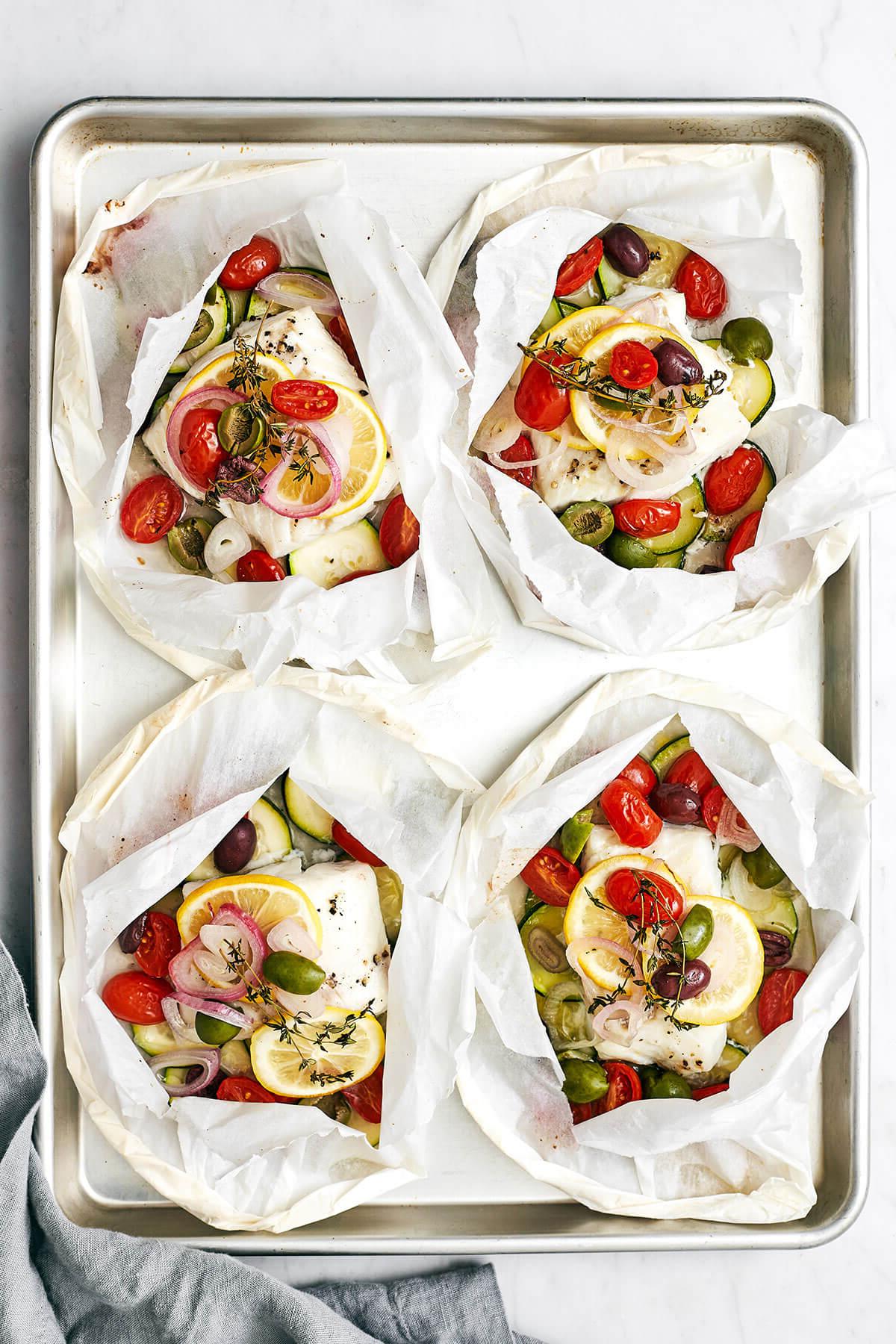 50+ Beste Einfache Abendessen Ideen 3 Kabeljau en Papillote auf einem Backblech