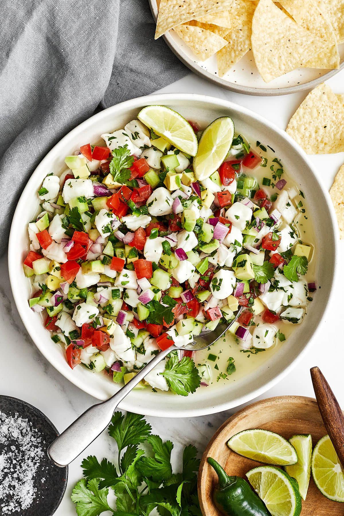 Über 30 festliche Rezepte zum 4. Juli 23 Eine Schüssel Ceviche