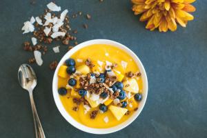 mango smoothie bowl