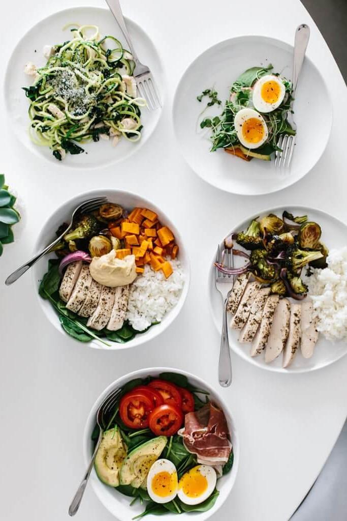 9 Meal Prep Ideen, um Zeit in der Küche zu sparen 4 Meal Prep und Zeitersparnis in der Küche. Hier sind 9 Zutaten zum Vorbereiten und verschiedene Meal-Prep-Ideen für gesunde Rezepte.