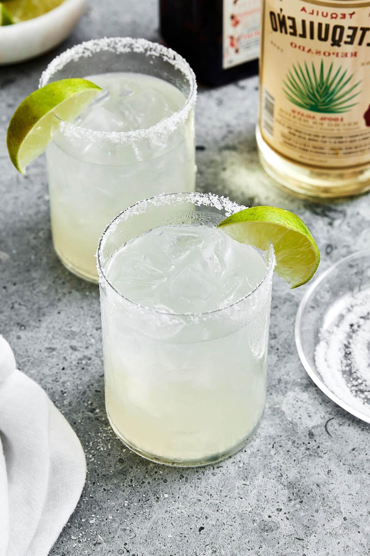 Über 30 festliche Rezepte zum 4. Juli 32 Gläser Margarita.