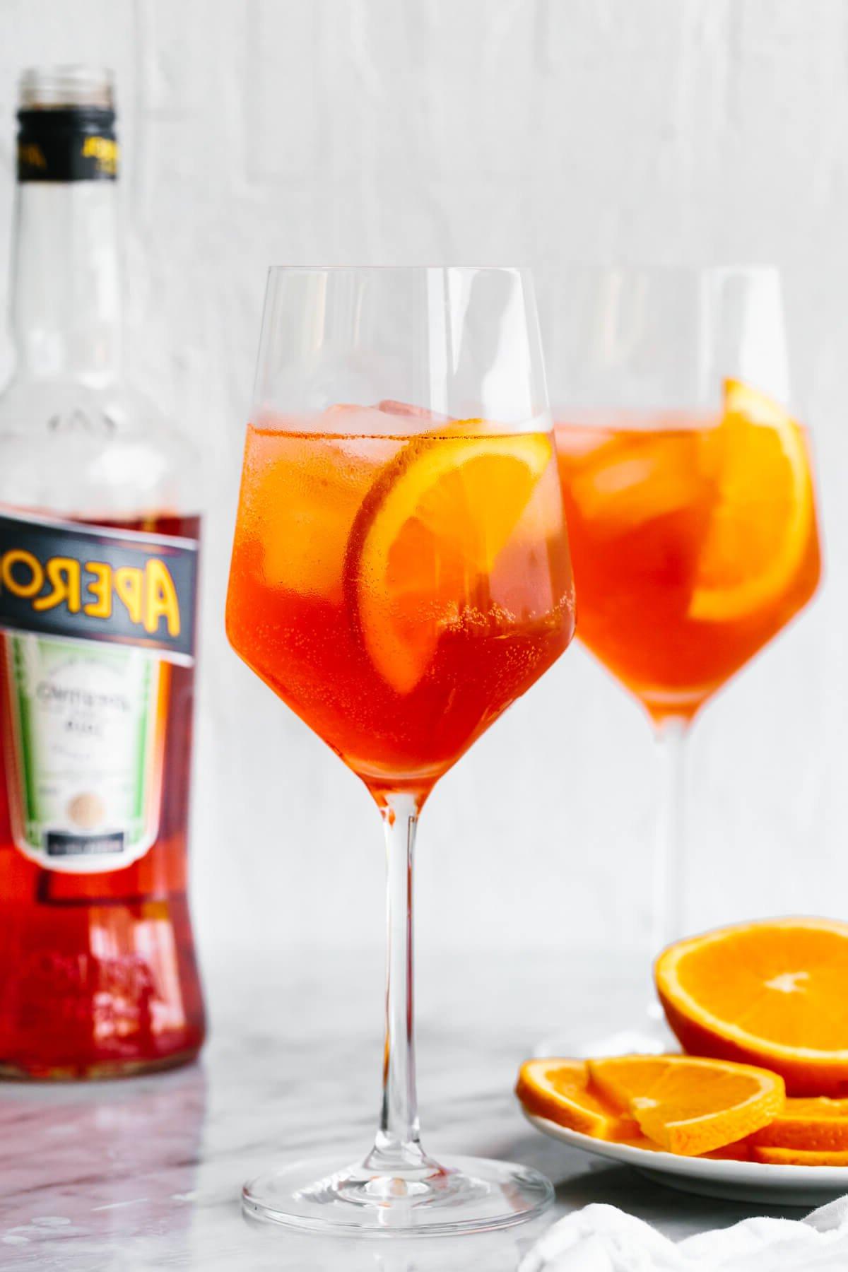 Über 30 festliche Rezepte zum 4. Juli 35 Zwei Gläser Aperol Spritz