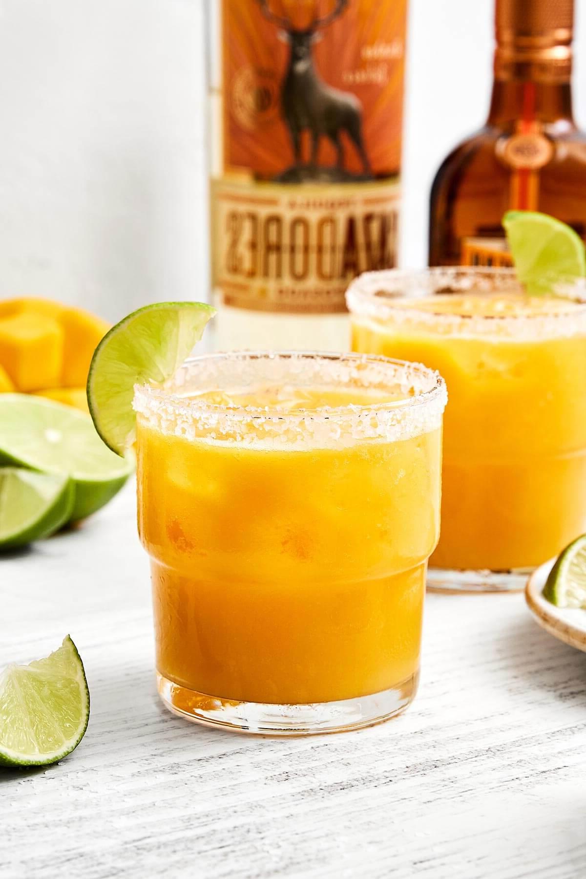 30+ Mexikanische Rezepte – Perfekt für den Cinco de Mayo 37 Gläser Mango-Margarita.