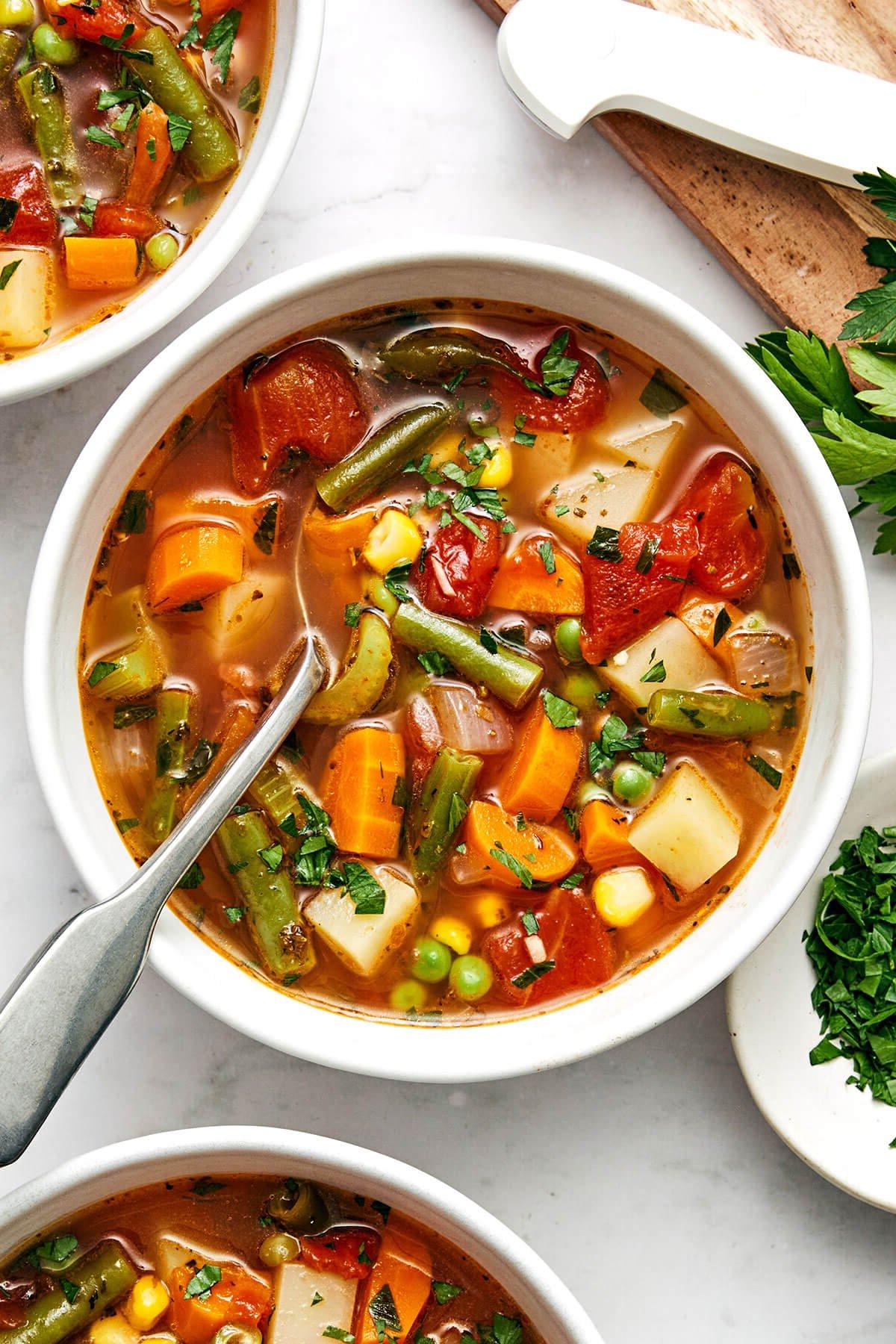 20+ Beste Suppenrezepte für Körper und Seele 7 Eine Schale Gemüsesuppe