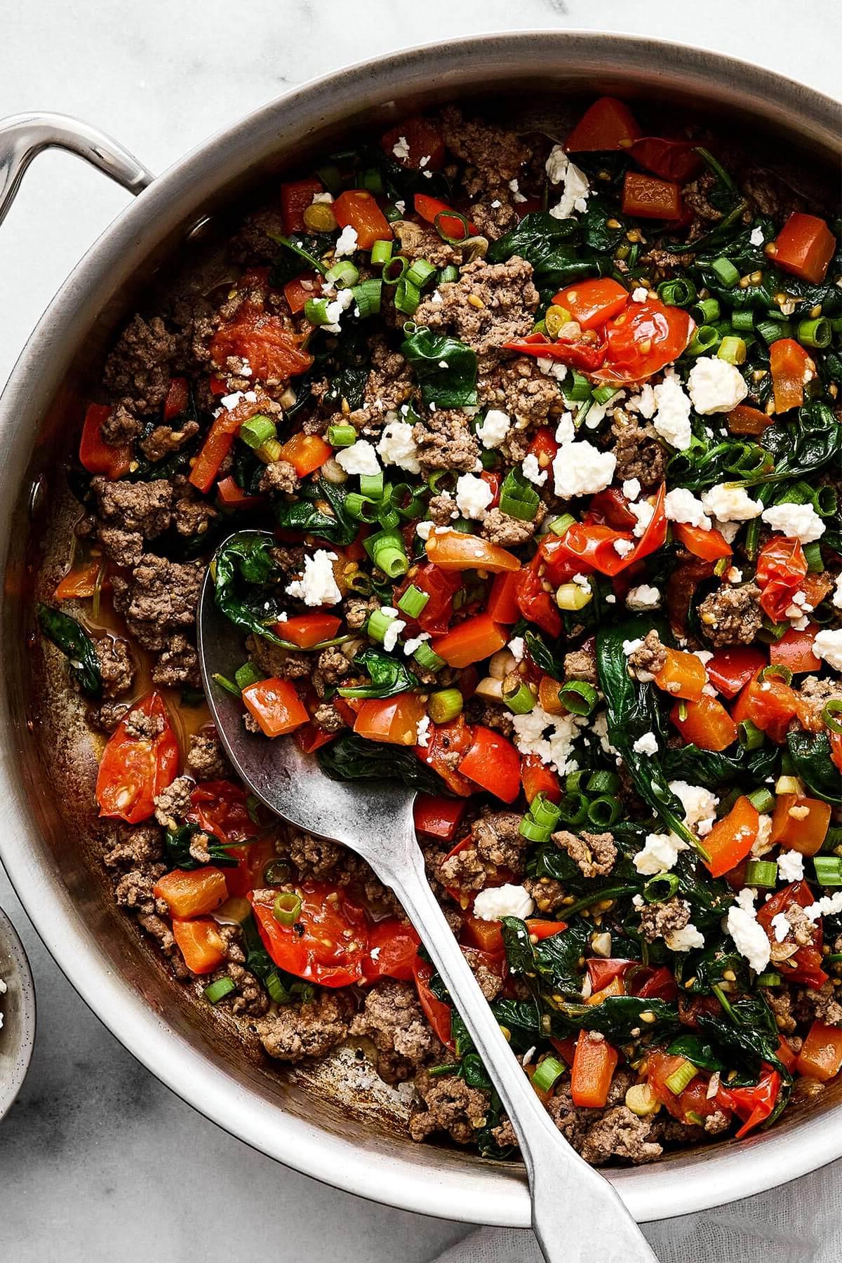 Die 60+ besten Mittelmeer-Diät-Rezepte 70 Eine Pfanne mit mediterranem Hackfleisch-Stir Fry.