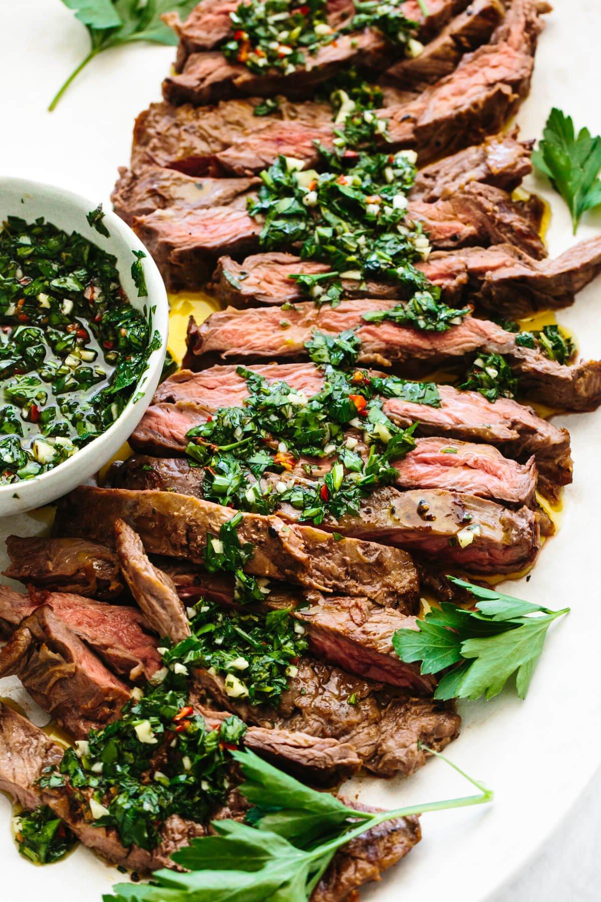 15+ einfache Grillrezepte für den Sommer 8 Skirt Steak mit Chimichurri Sauce