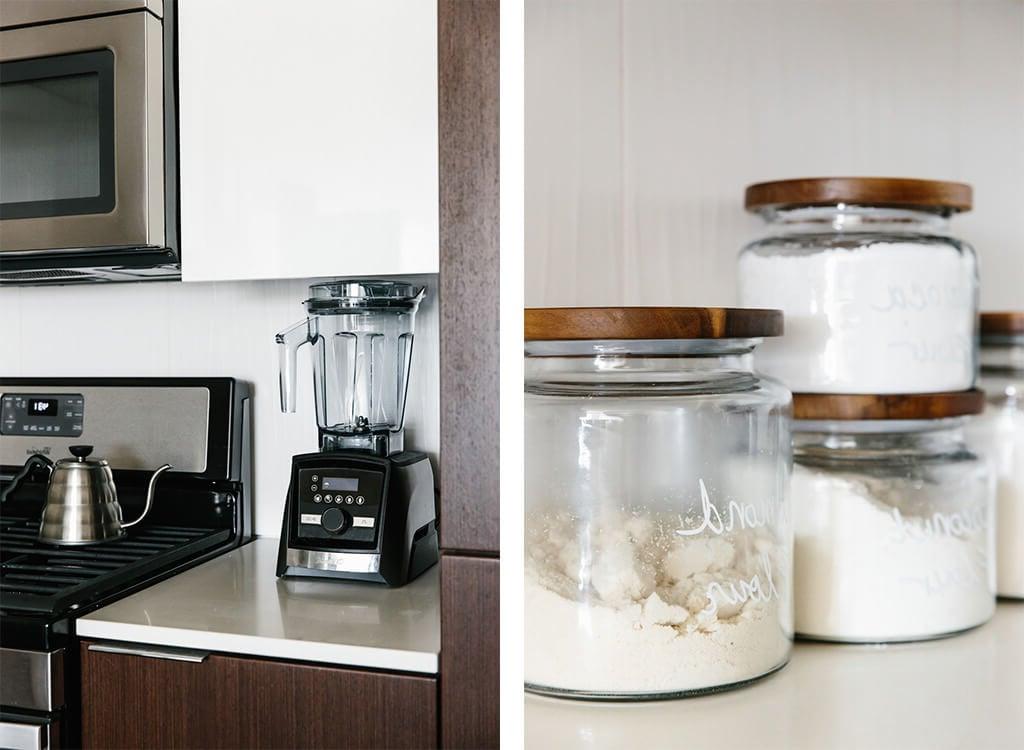 Meine Küche ist eine Mischung aus gemütlichem Minimalismus, warmer Moderne, skandinavischem und SoCal-Design. Hier sind 8 Tipps, die Ihnen helfen, Ihre Küche zu reinigen, aufzuräumen und ein wenig Minimalismus zu leben.