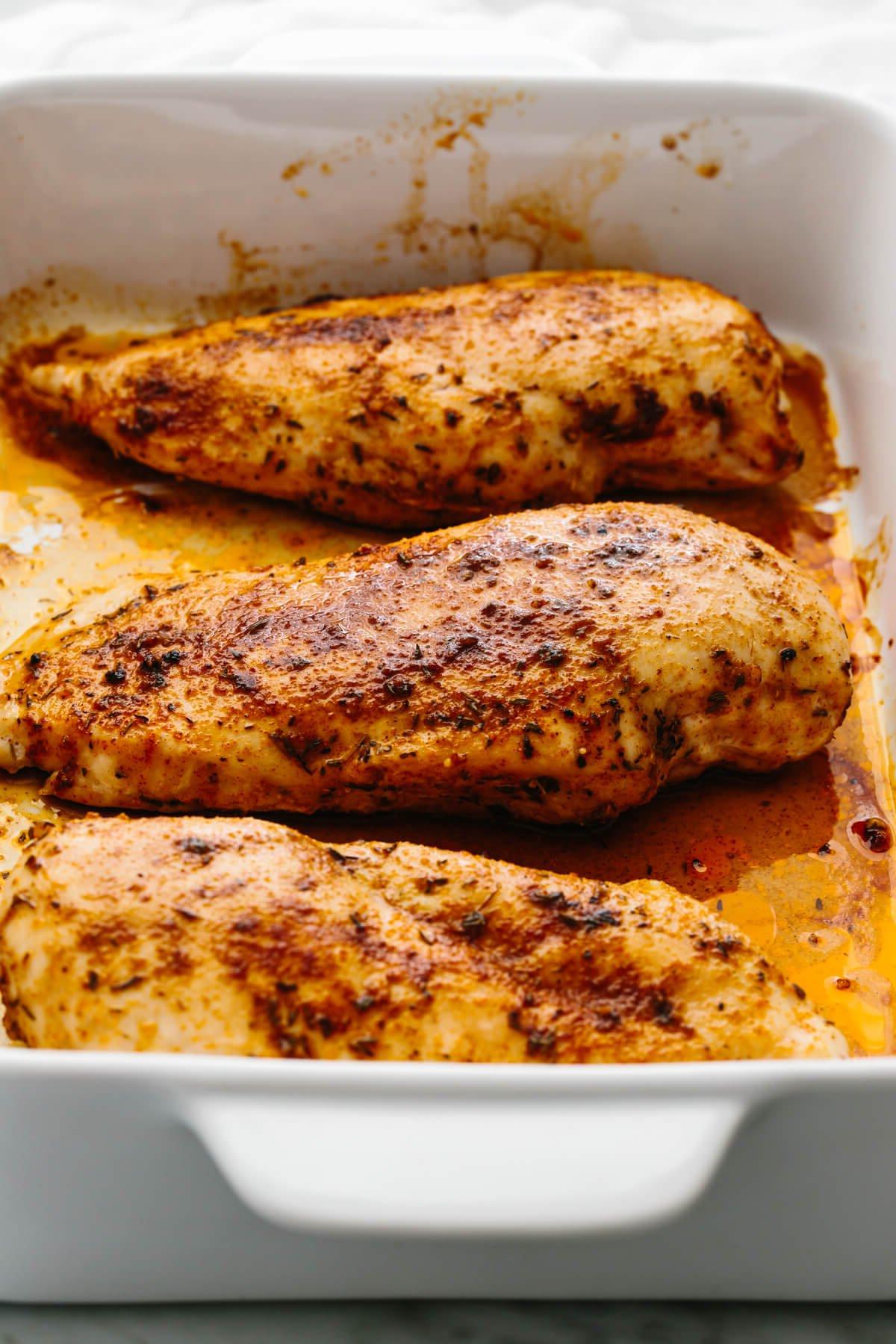 30 gesunde Rezepte in 30 Minuten oder weniger 9 Gebackene Hähnchenbrustfilets in einer Pfanne.