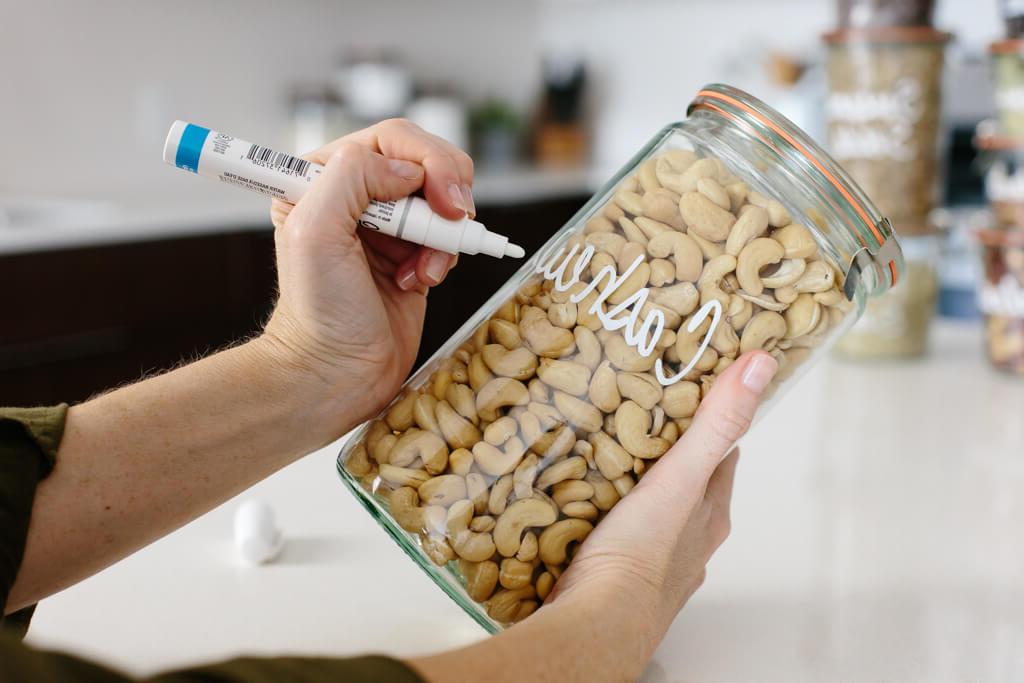 Vorratsschrank Organisation Ideen – Tipps für einen gesunden Vorratsschrank und die Umstellung auf Glasbehälter.