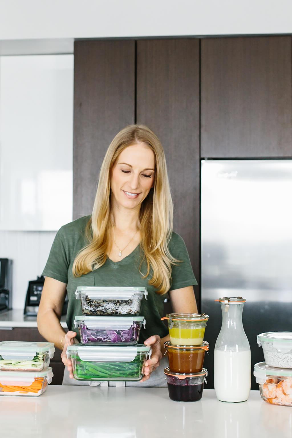 Nutzen Sie frische, saisonale Produkte in diesem gesunden Meal Prep Leitfaden für den Frühling. Mit 11 vorbereiteten Zutaten können Sie eine Vielzahl gesunder Rezepte zubereiten.