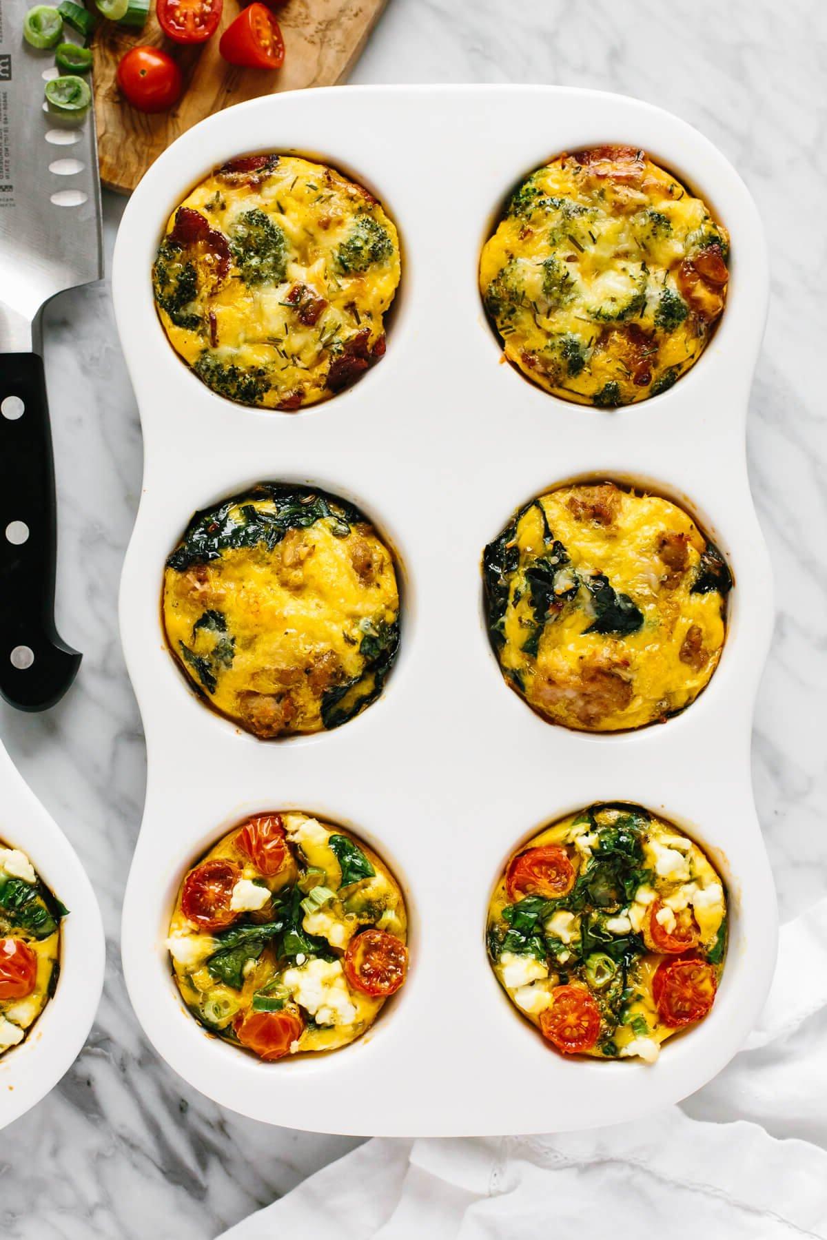 Eier-Muffins in einer Muffin-Form.