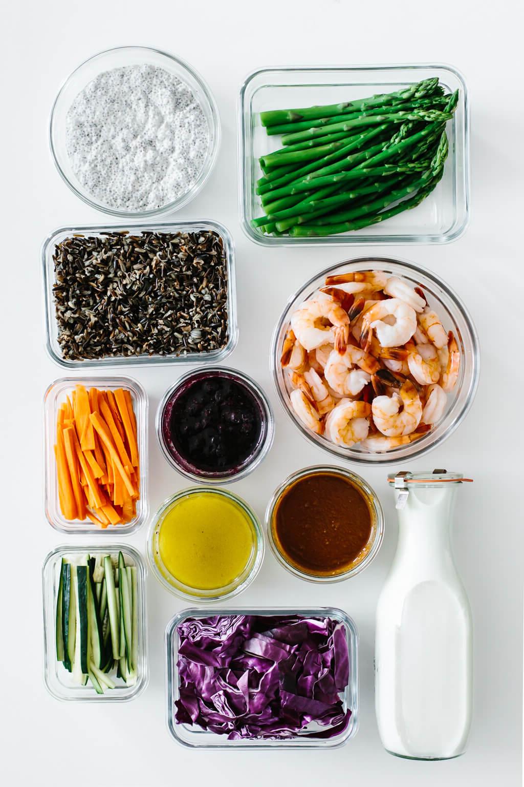 Nutzen Sie frische, saisonale Produkte in diesem gesunden Meal Prep Leitfaden für den Frühling. Mit 11 vorbereiteten Zutaten können Sie eine Vielzahl gesunder Rezepte zubereiten.