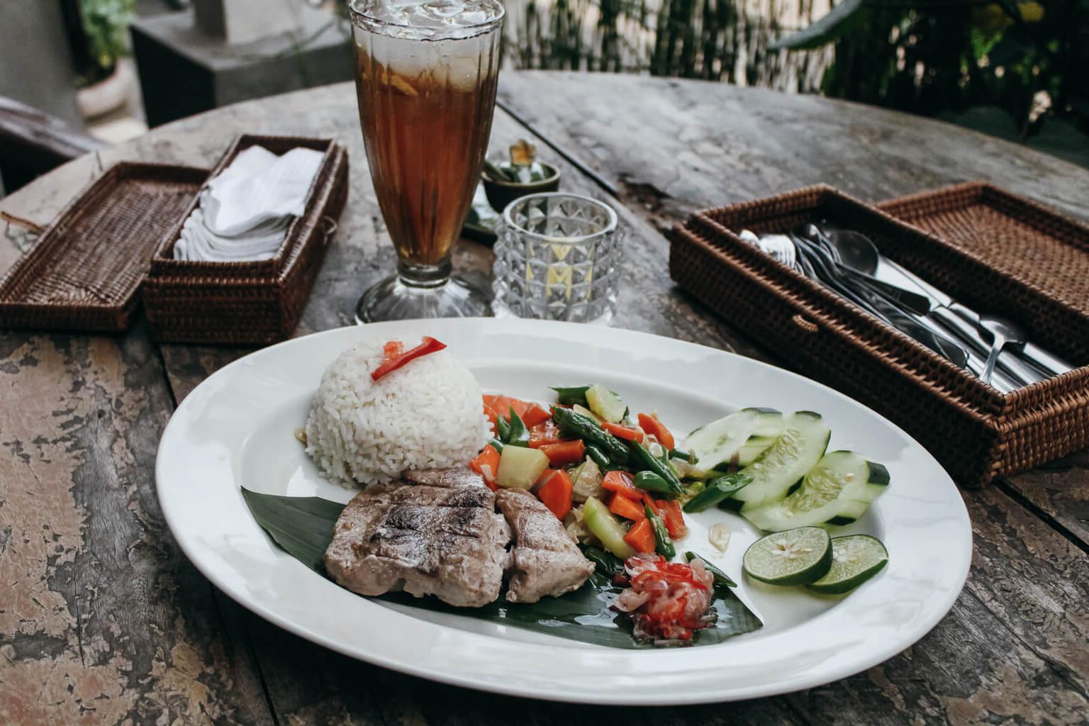 Bali Stadtführer: Ein gesunder, real-food, glutenfreier Reiseführer für Bali (inklusive Ubud, Seminyak, Canggu, der Bukit-Region und mehr).