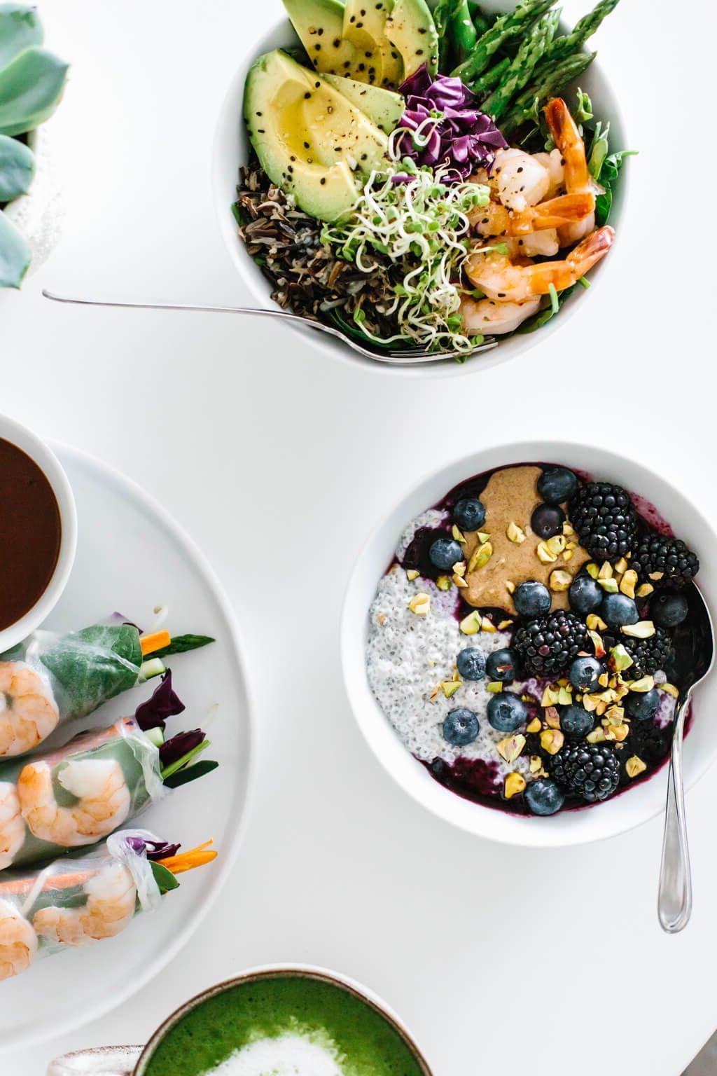 Nutzen Sie frische, saisonale Produkte in diesem gesunden Meal Prep Leitfaden für den Frühling. Mit 11 vorbereiteten Zutaten können Sie eine Vielzahl gesunder Rezepte zubereiten.