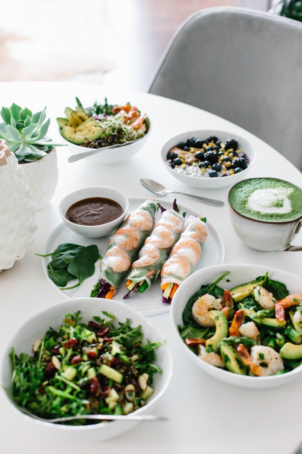 Nutzen Sie frische, saisonale Produkte in diesem gesunden Meal Prep Leitfaden für den Frühling. Mit 11 vorbereiteten Zutaten können Sie eine Vielzahl gesunder Rezepte zubereiten.