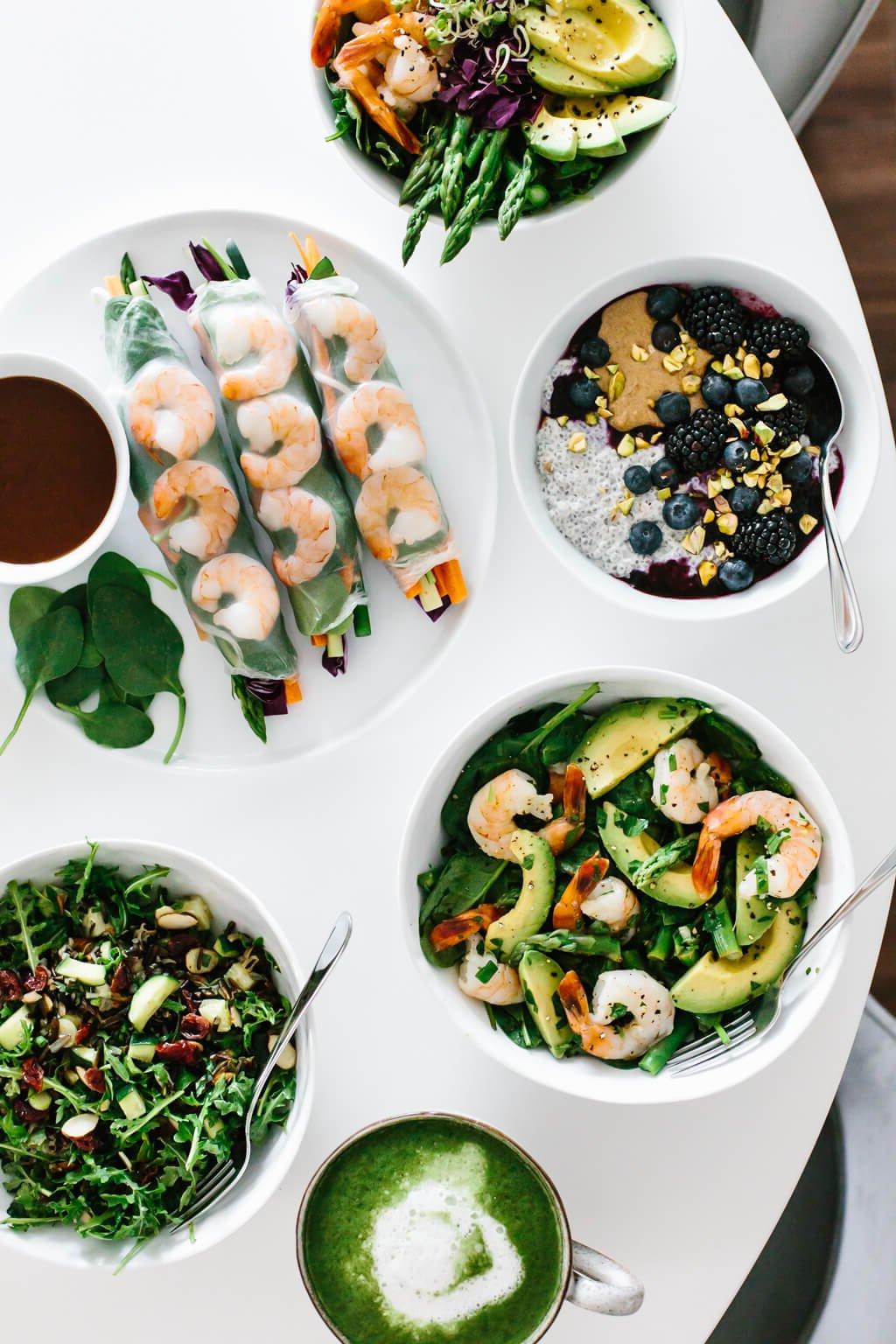 Nutzen Sie frische, saisonale Produkte in diesem gesunden Meal Prep Leitfaden für den Frühling. Mit 11 vorbereiteten Zutaten können Sie eine Vielzahl gesunder Rezepte zubereiten.