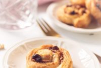 Golden Puff Pastry Cinnamon Buns