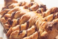 Make a Stunning Pesto Puff Pastry Christmas Tree