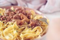Slow Cooker Beef and Noodles