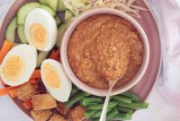 Gado Gado: Indonesian Salad with Peanut Sauce