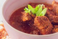 Creamy Slow Cooker Coconut Beef Curry