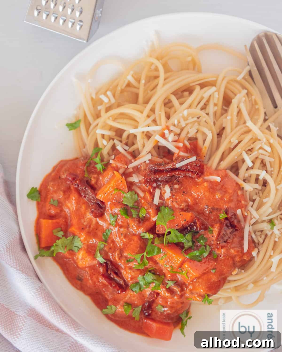 Creamy Mascarpone Ground Beef Spaghetti in 25 Minutes 3 A photo from above of spaghetti with a tomato mascarpone minced meat sauce.