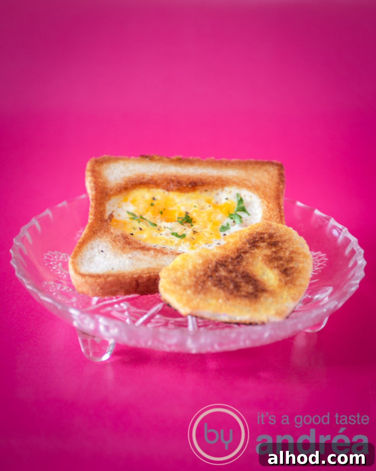 Valentines Day Egg in a Hole 5 A delicious and festive egg-in-a-hole bread for Valentine's Day, served on a plate.
