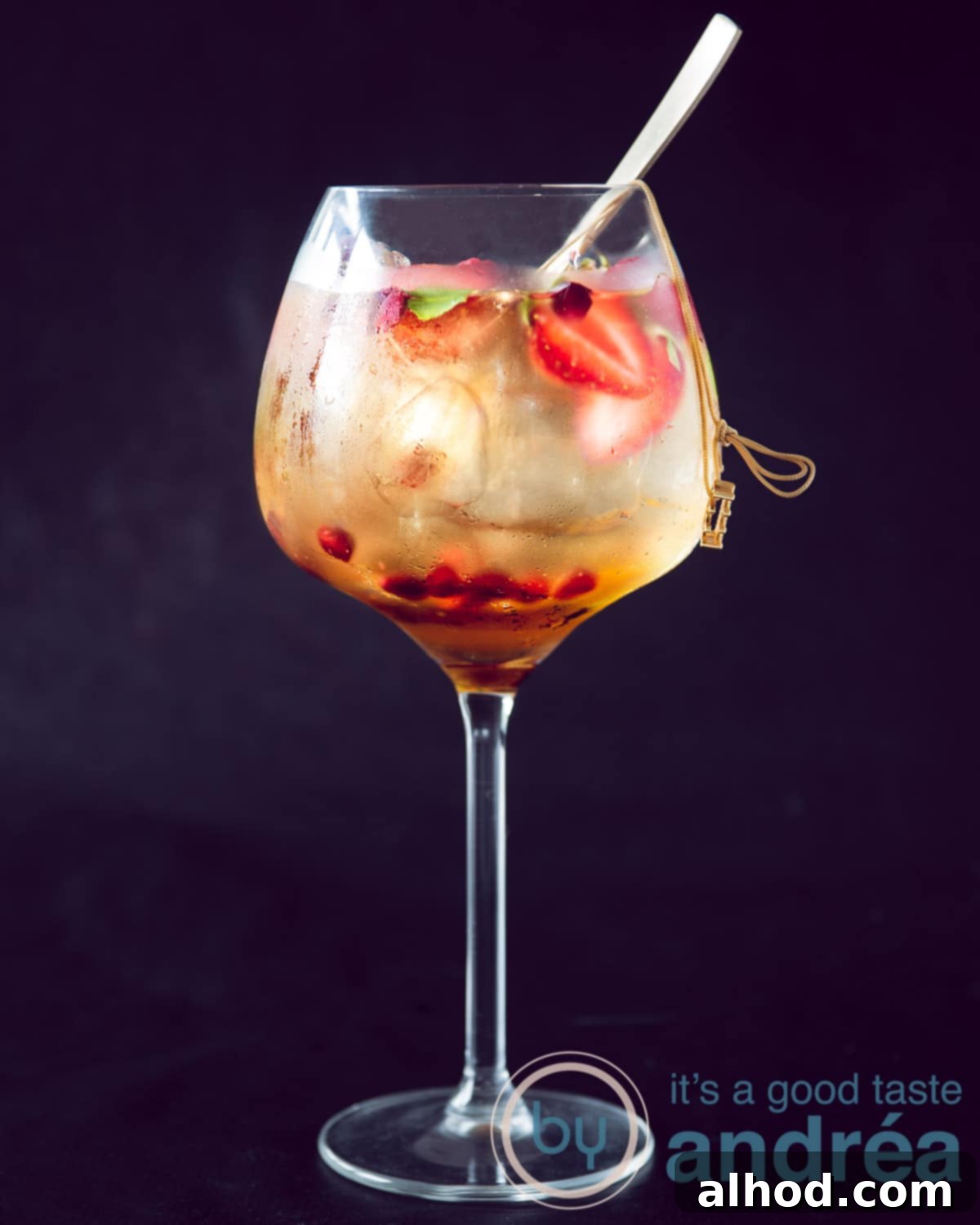 Sangria's Secret Ingredient: Licor 43 8 Sangria Blanca met licor 43