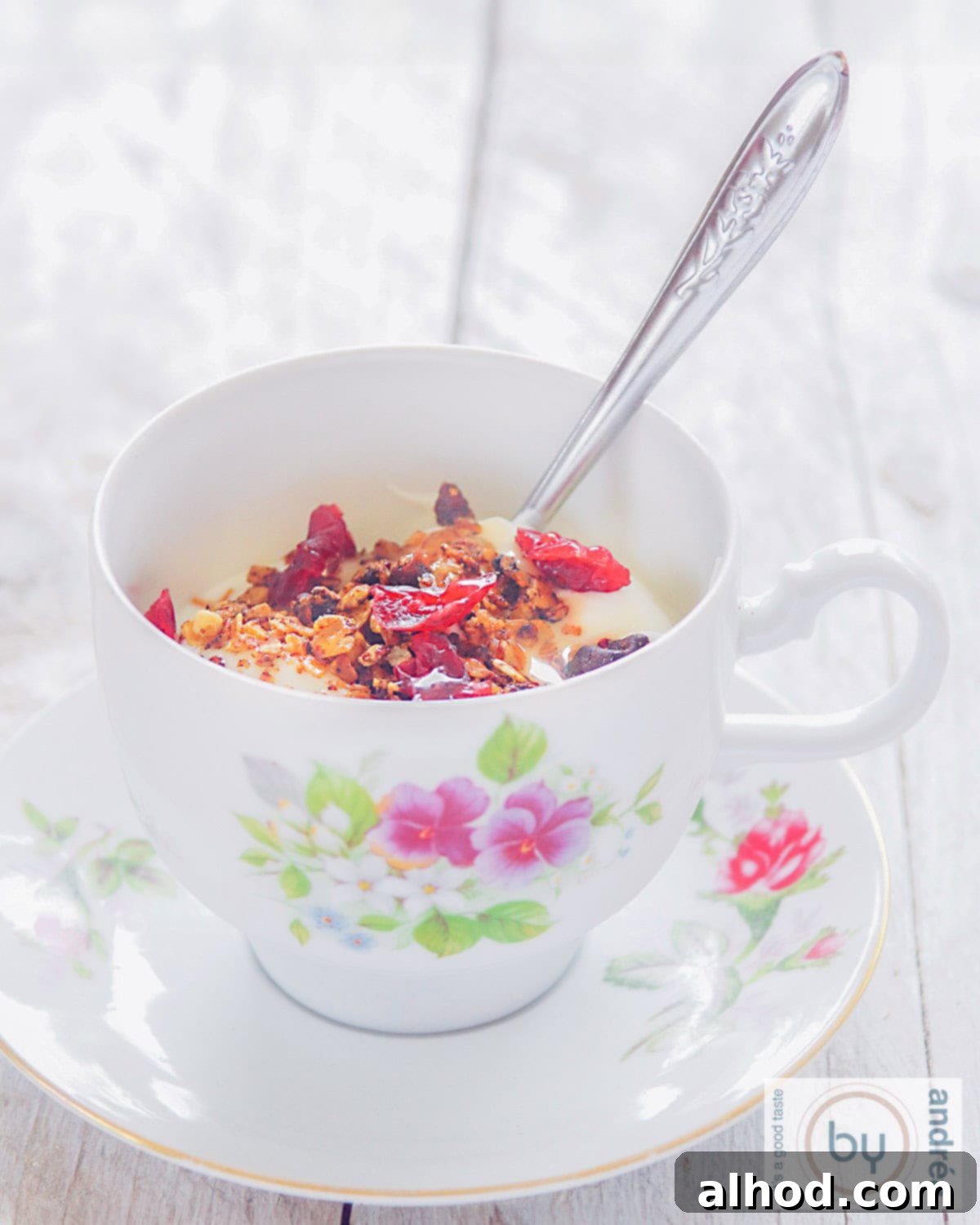 Yuletide Cranberry Pecan Crunch 2 A beautiful bowl of homemade Christmas granola with crunchy pecans, vibrant cranberries, and a hint of warming speculaas spice, perfectly prepared for a festive breakfast.
