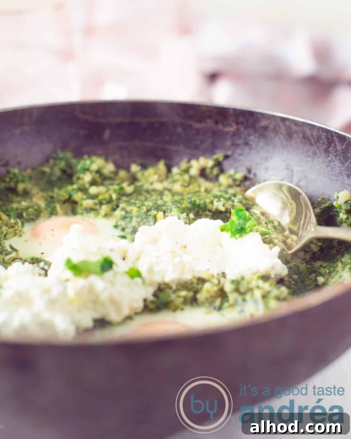 Silky Cauliflower Risotto with Fresh Spinach and Leeks 2 Delicious creamy cauliflower rice with sautéed spinach and leek, topped with perfectly poached eggs and a dollop of fresh cottage cheese, served in a black bowl for a healthy, low-carb meal.