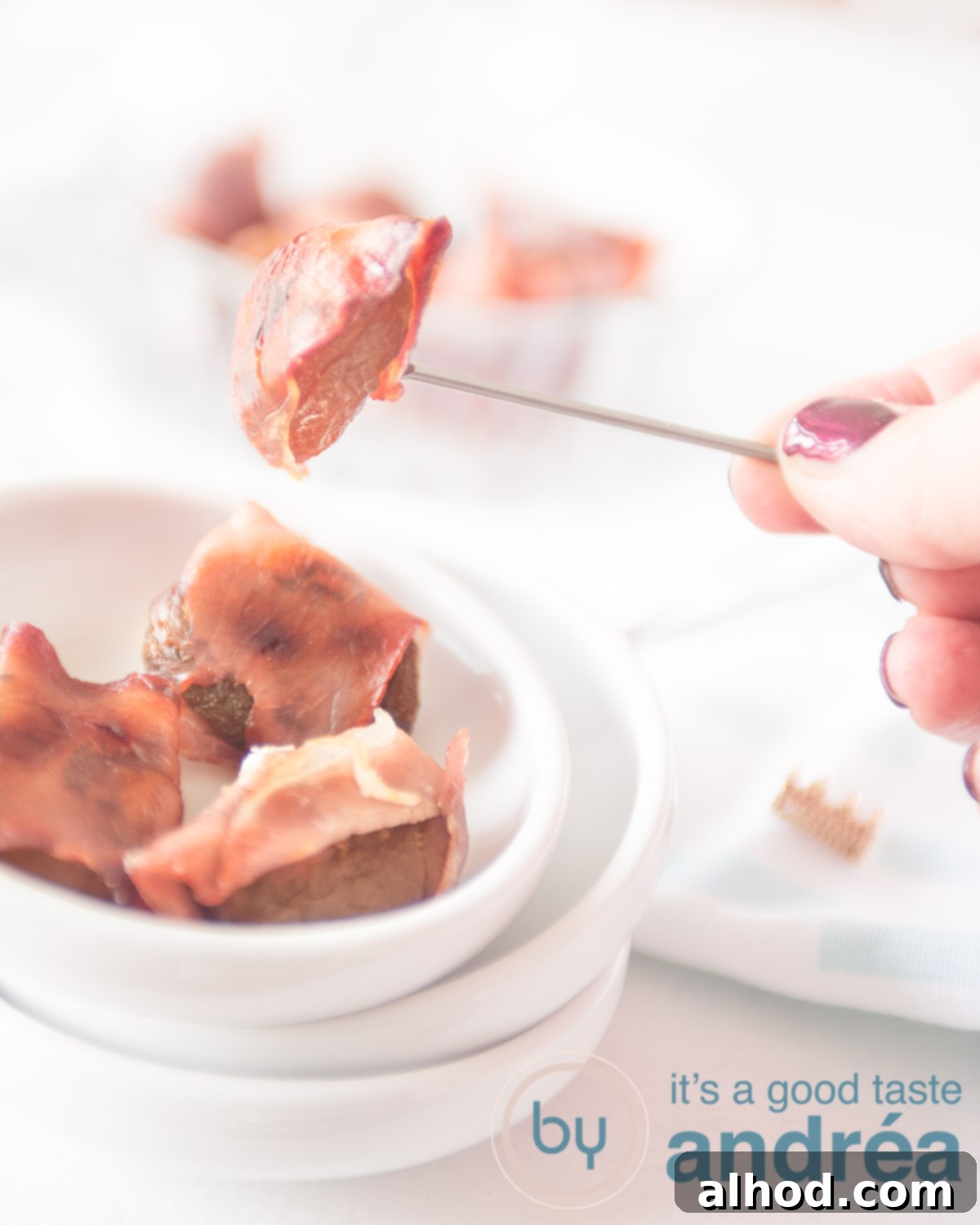 Warm Bacon Wrapped Goat Cheese Apricot Bundles 5 gevulde abrikozen met geitenkaas