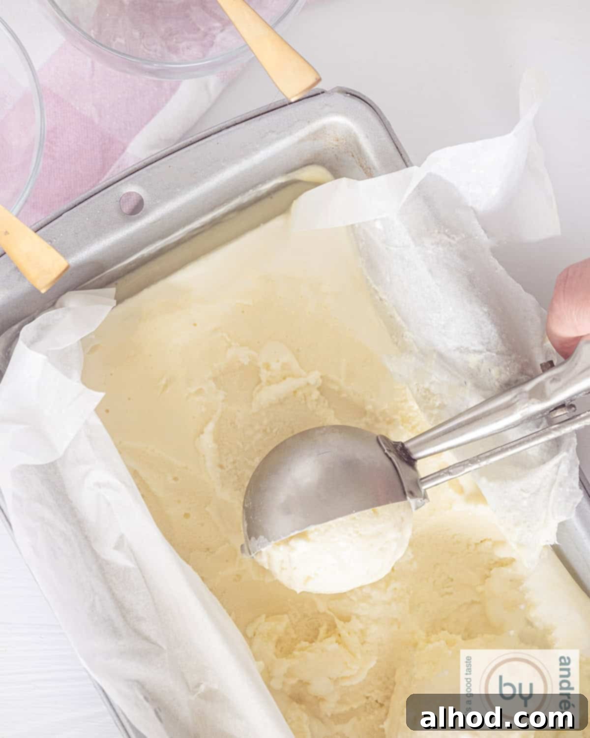 Effortless White Chocolate Ice Cream 1 a bowl with white chocolate ice cream