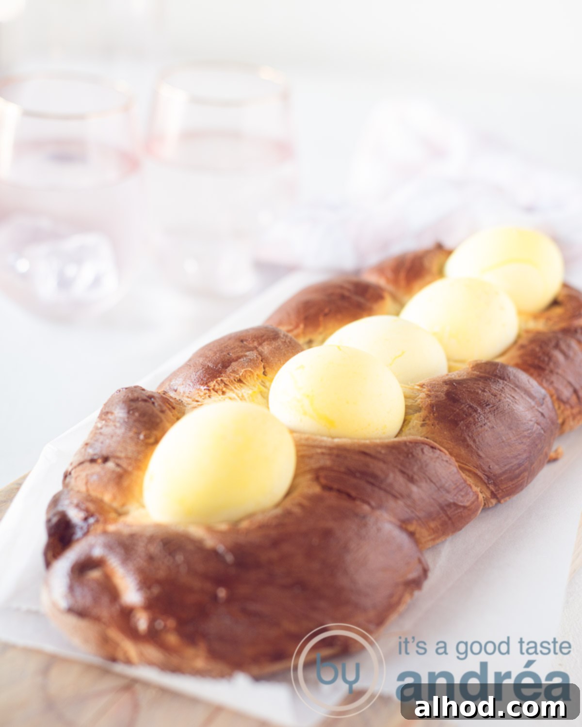 Greek Easter Tsoureki Bread 5 Grieks paasbrood - Tsoureki - Greek Easter bread