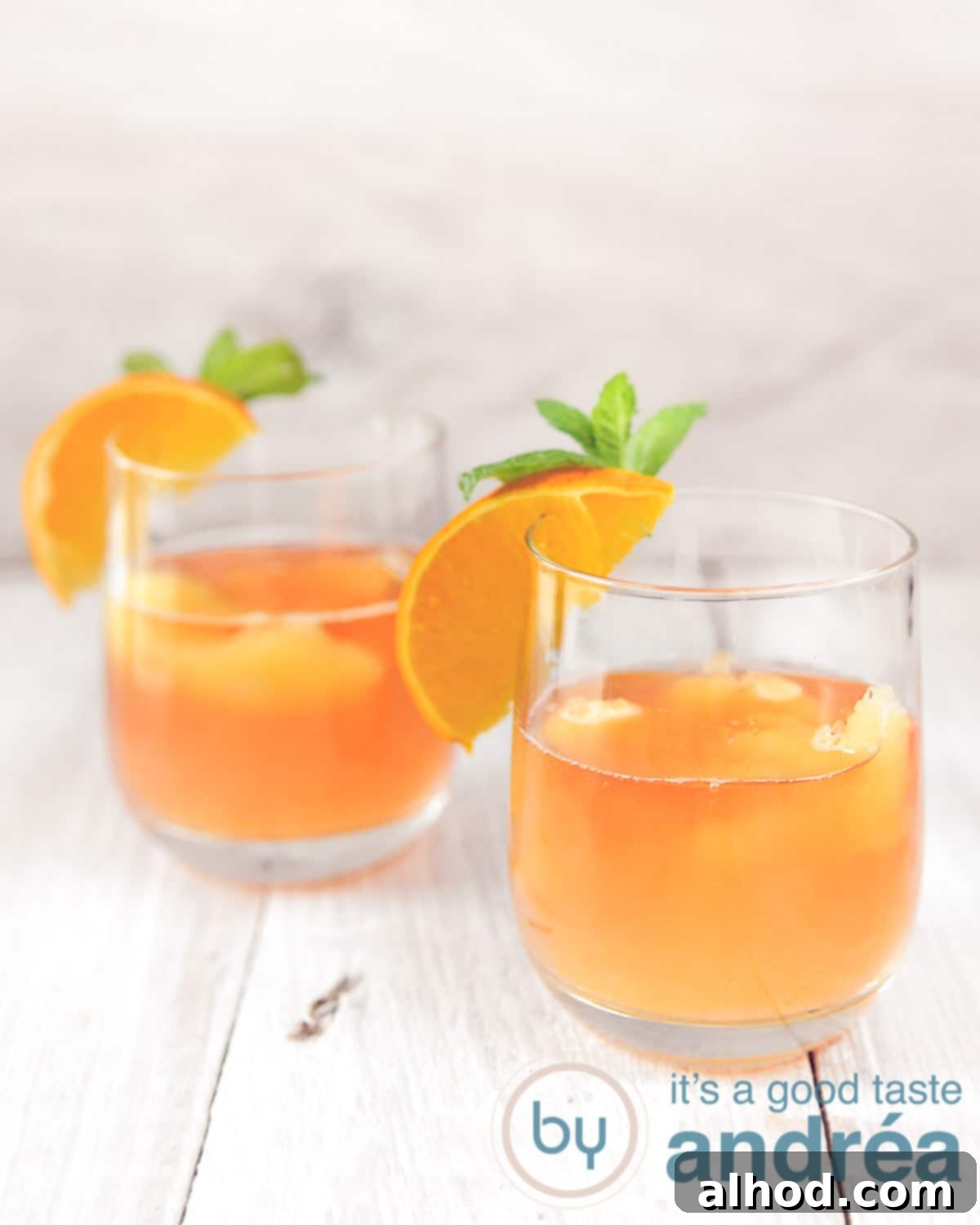Sunrise Elderflower Sparkler 5 Orange cocktail in two glasses with oranges