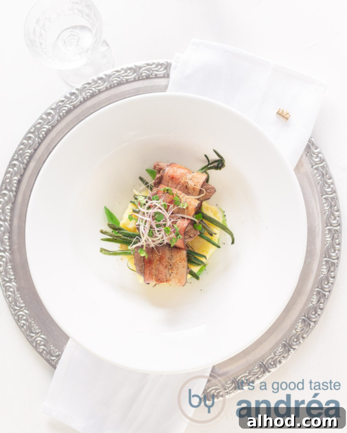 deer beef, green beans and mashed potato