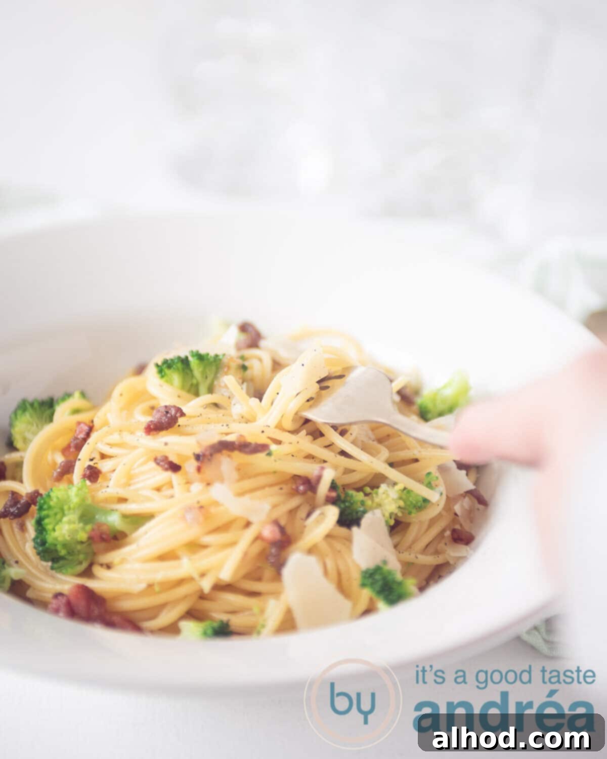 Effortless Broccoli & Bacon Pasta 2 Serving of freshly made 14-minute broccoli bacon pasta with ground beef
